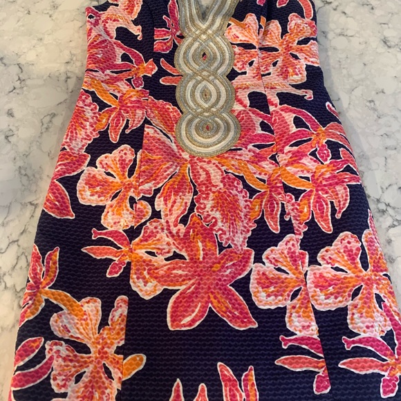 Beautiful, like new, size 4 Lily - Picture 3 of 3